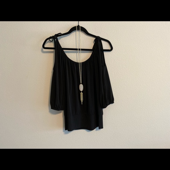 Open shoulder blouse - Picture 3 of 3